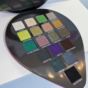 *Discontinued* JSC Alien eyeshadow palette